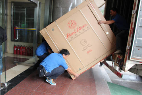 灯塔钢琴贵重工艺品无忧运